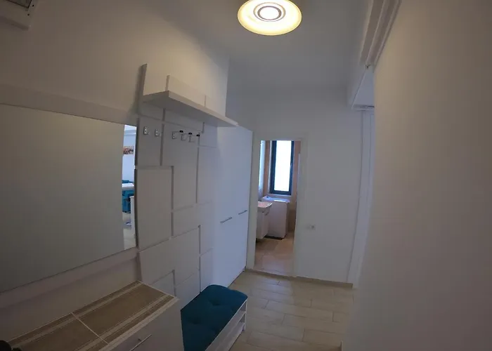 Fancy With Sea View Apartman *